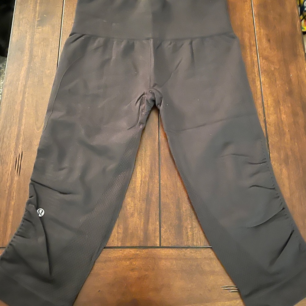 LULULEMON || Gray Crops
